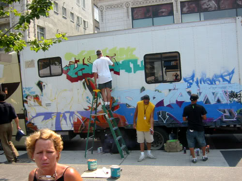 img64.photobucket.com_albums_v194_bowzr_graffiti_i.jpg